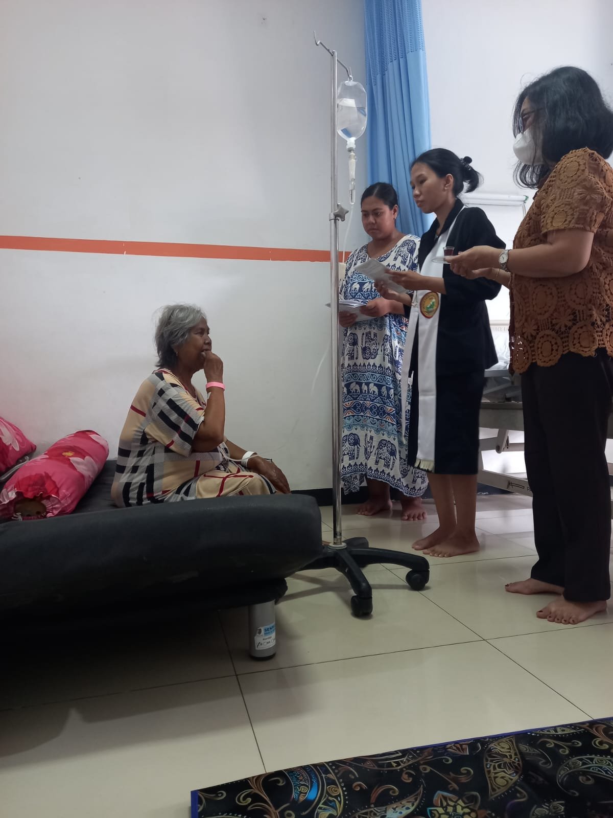 Kunjungan Doa dan Pelayanan Perjamuan Kudus bagi Jemaat